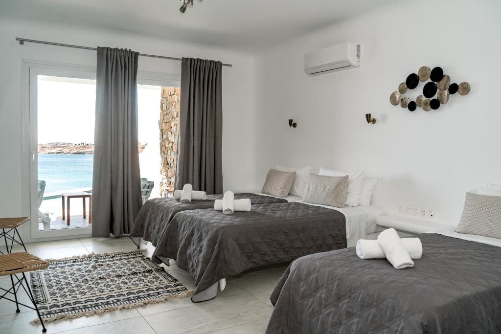 New Paradise Beach Resort Mykonos, Paradise, Grčka — Deluxe Pool Triple Room