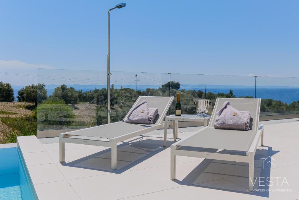 Olive Grove Suites - Villas with Private Pools and Garden