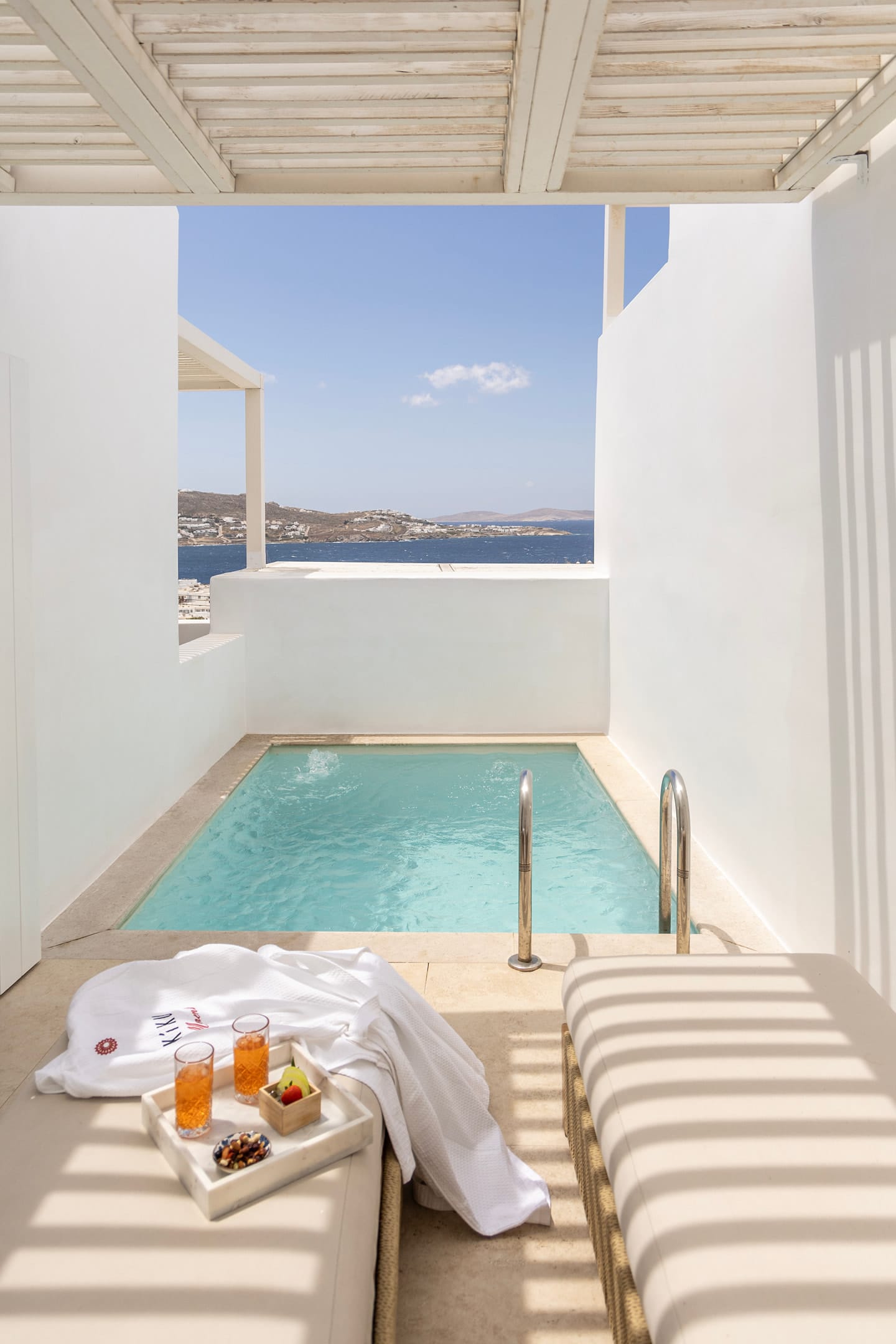 Casa Kiku Mykonos, Petinaros, Grčka — Junior Suite with Plunge Pool