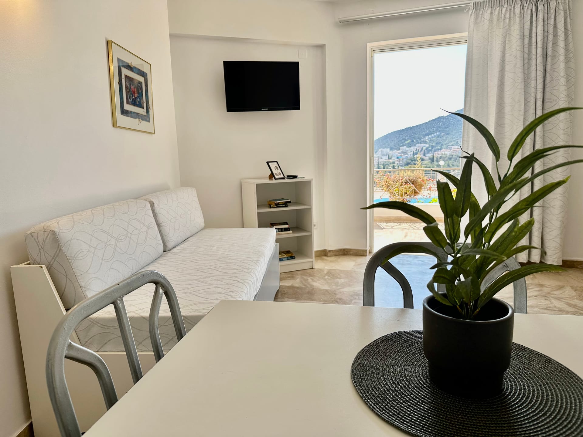 One Bedroom Apartment Sea View