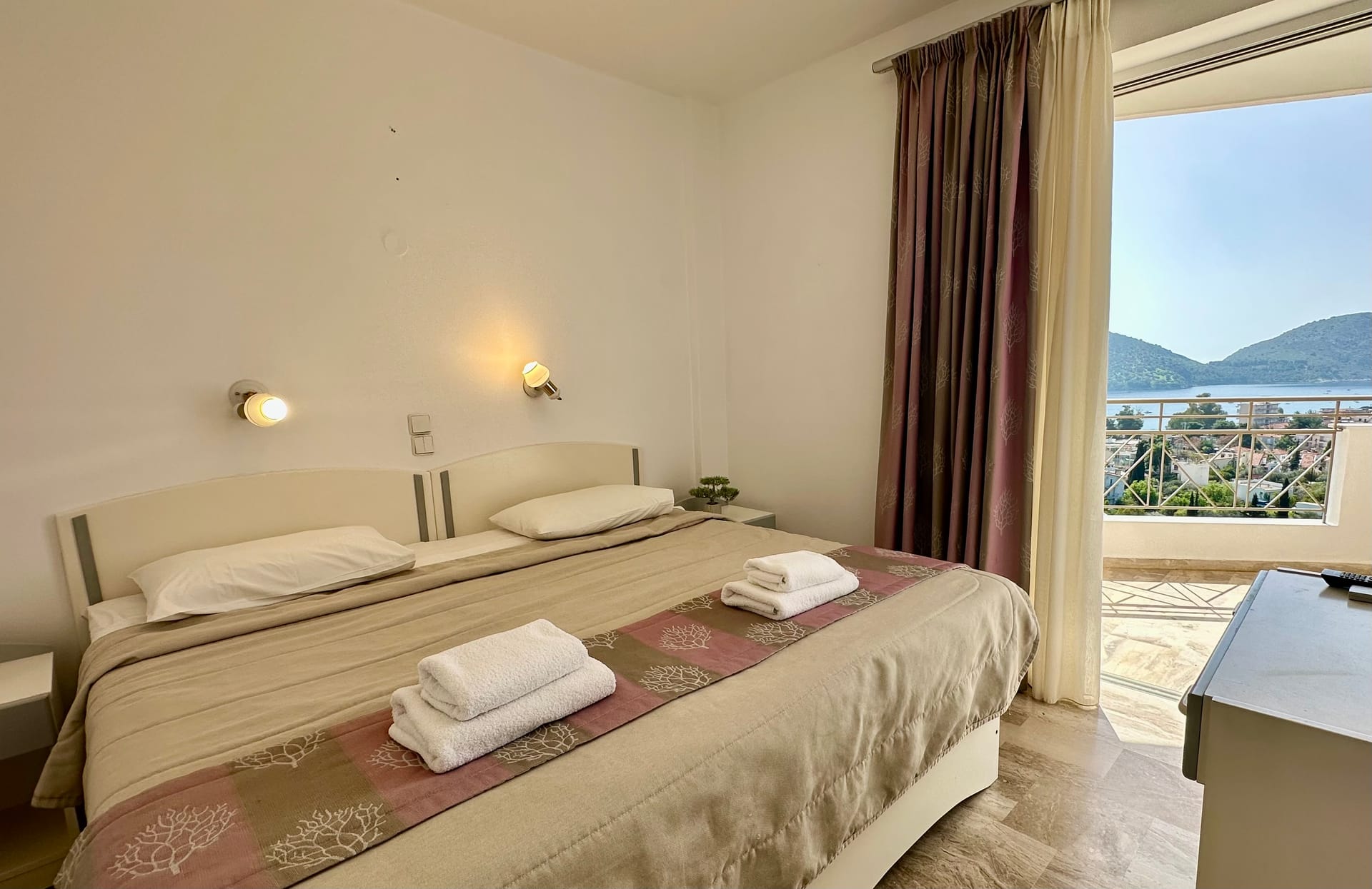 One Bedroom Apartment Sea View