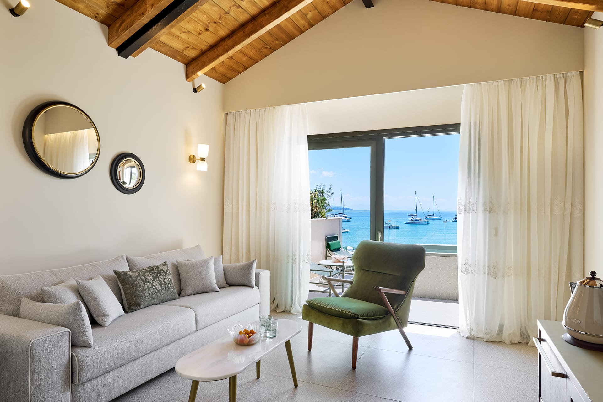 Beachfront Panorama Suite with Jet Tub