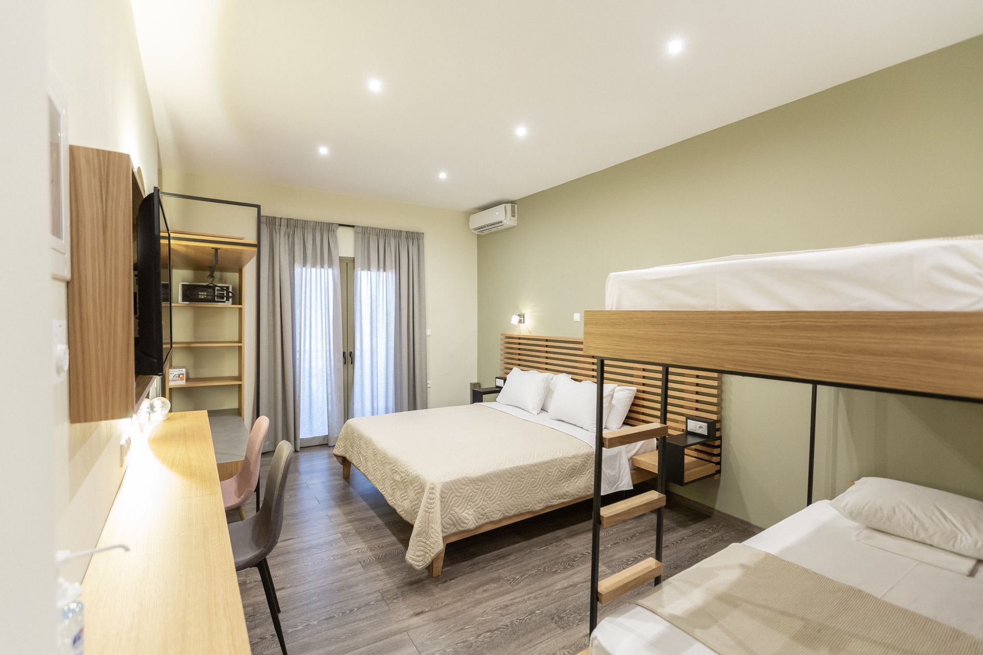 Deluxe Quadruple Room with Sea View Γ7