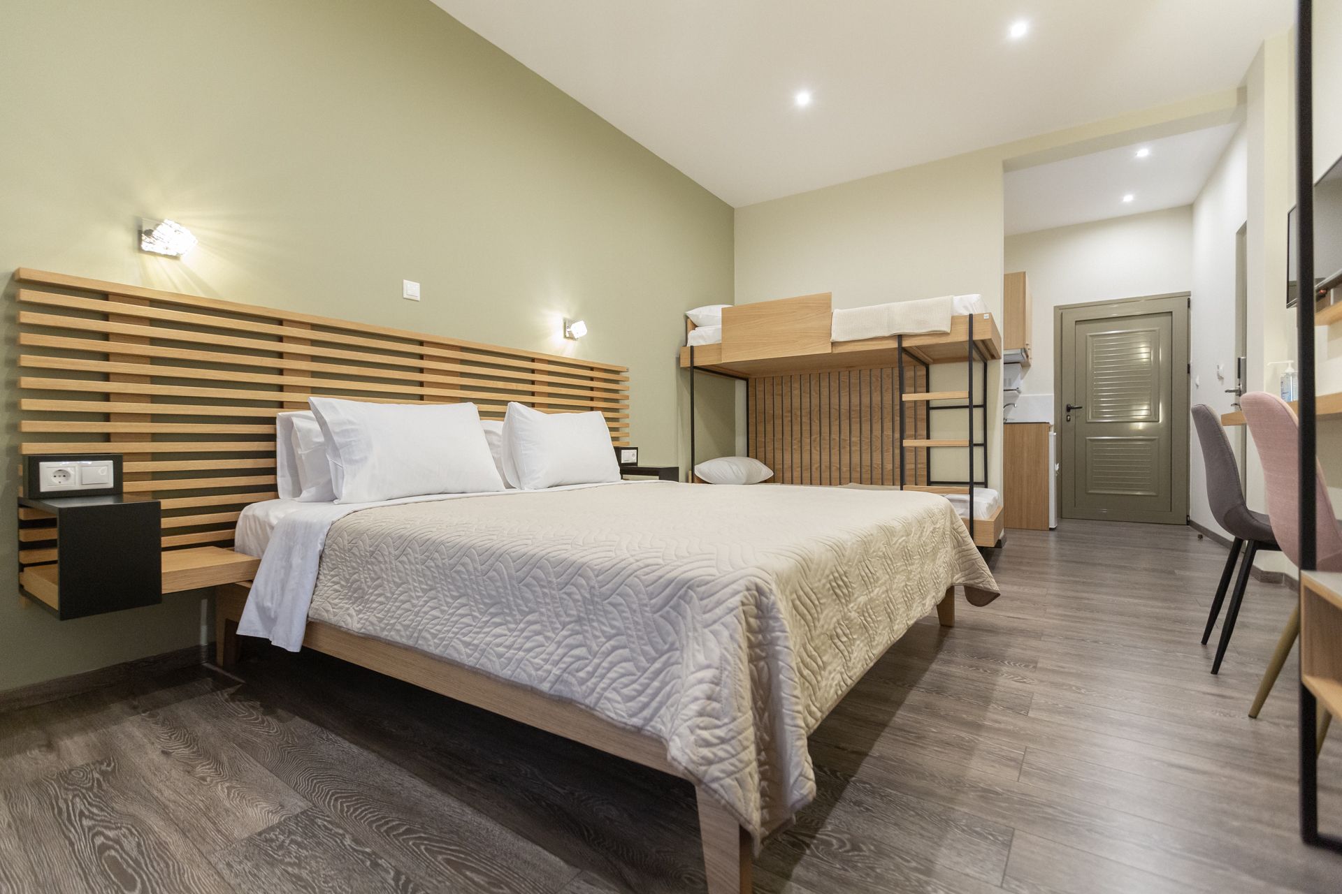 Deluxe Quadruple Room with Sea View Γ7