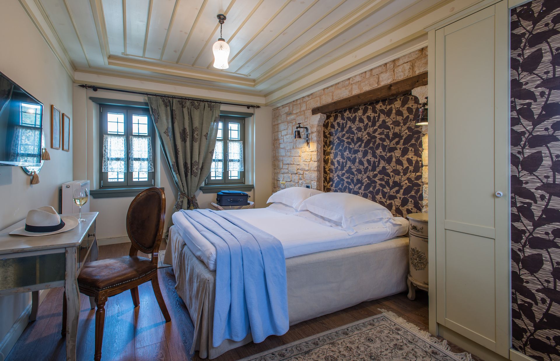 Design Room with Mountain View