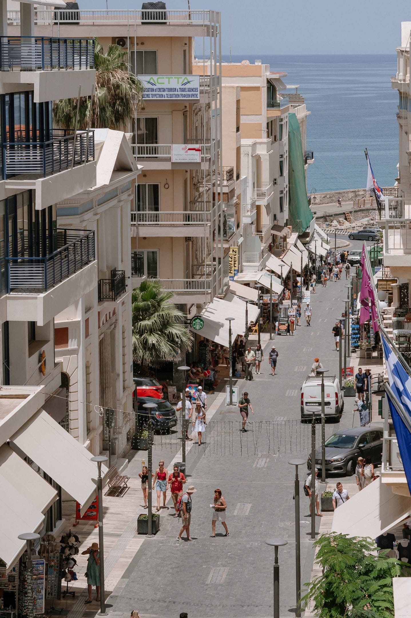 Planis Str Urban Suites