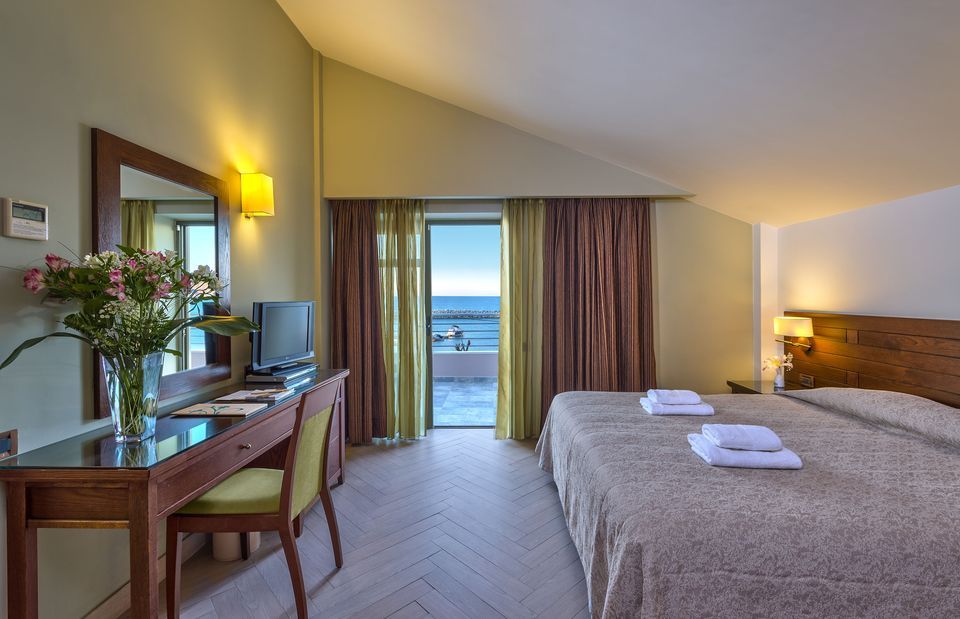 Porto Platanias Beach Resort & Spa, Platanias, Grčka — Apartment With Sea View