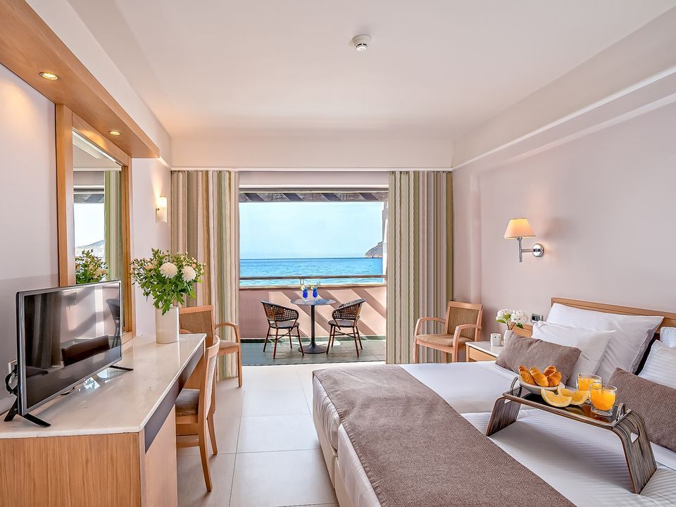 Porto Platanias Beach Resort & Spa, Platanias, Grčka — Standard Room with Side Sea View