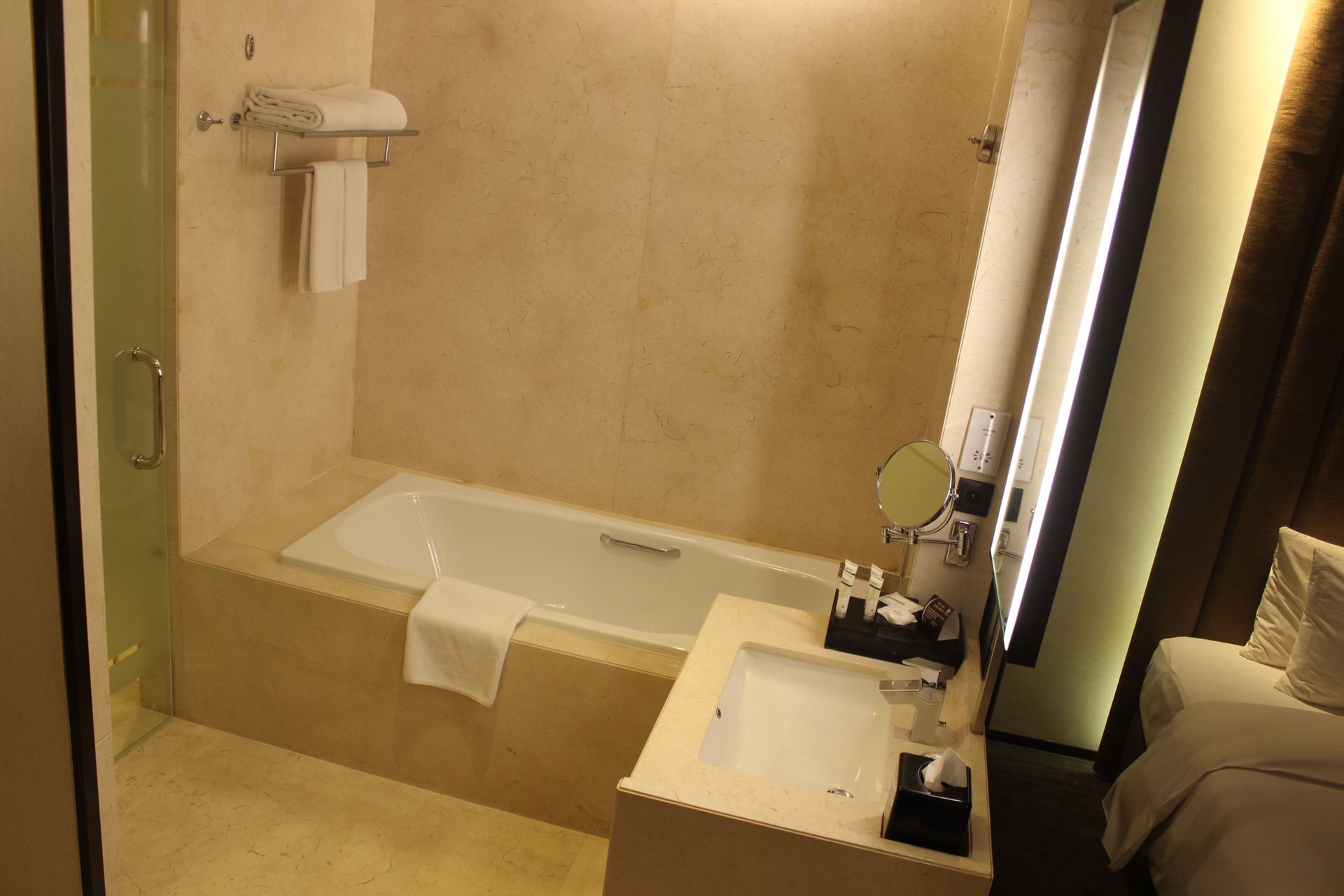 Club Room Twin Beds 36 Sqm Po Hotel Semarang Indonesia Book Online