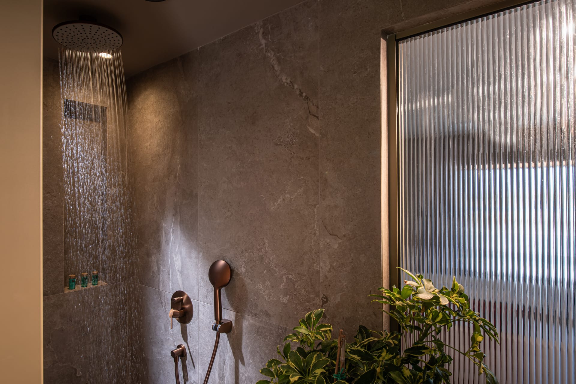 The River Suites, Agios Nikolaos, Grčka — Deluxe Suite with Jacuzzi