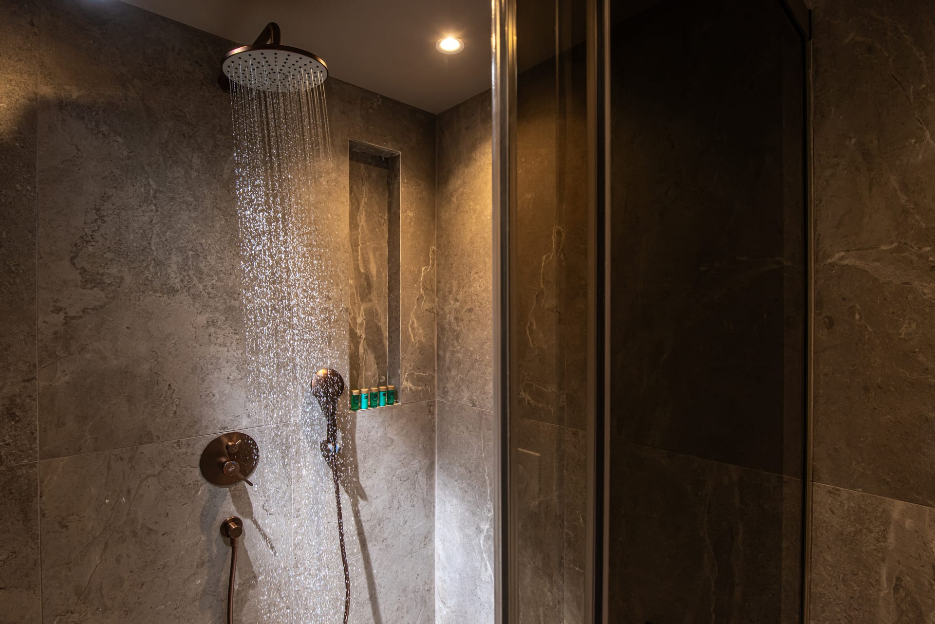 The River Suites, Agios Nikolaos, Grčka — Deluxe Suite with Jacuzzi