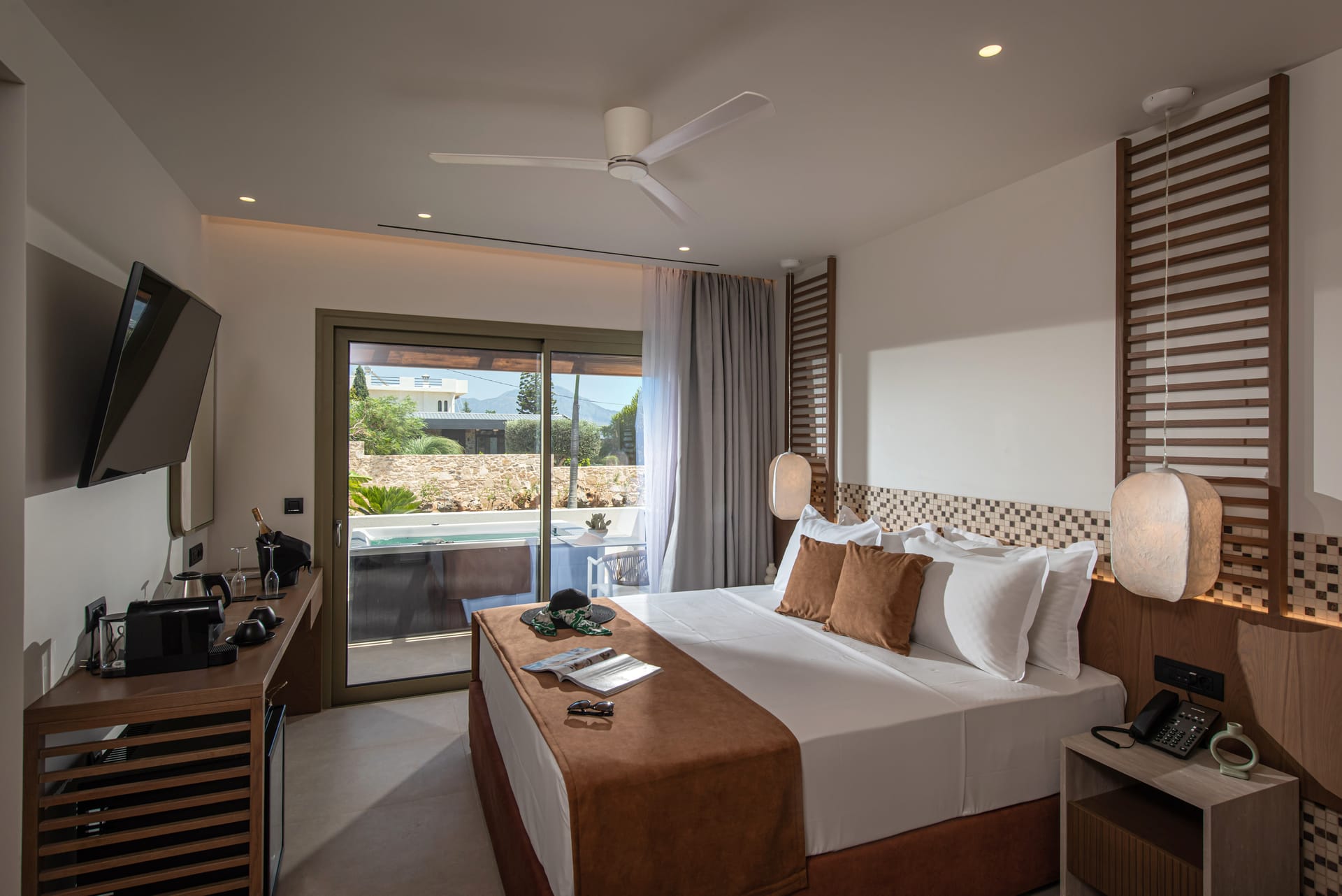The River Suites, Agios Nikolaos, Grčka — Deluxe Suite with Jacuzzi