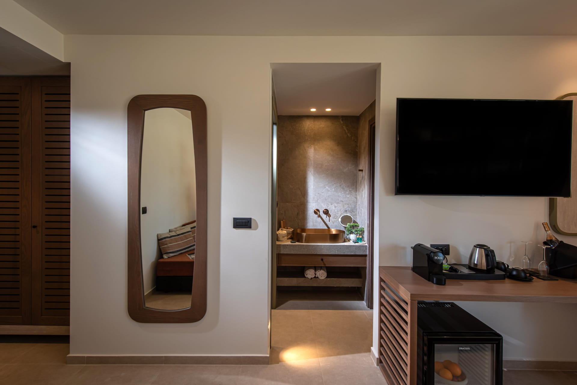 The River Suites, Agios Nikolaos, Grčka — Deluxe Suite with Jacuzzi