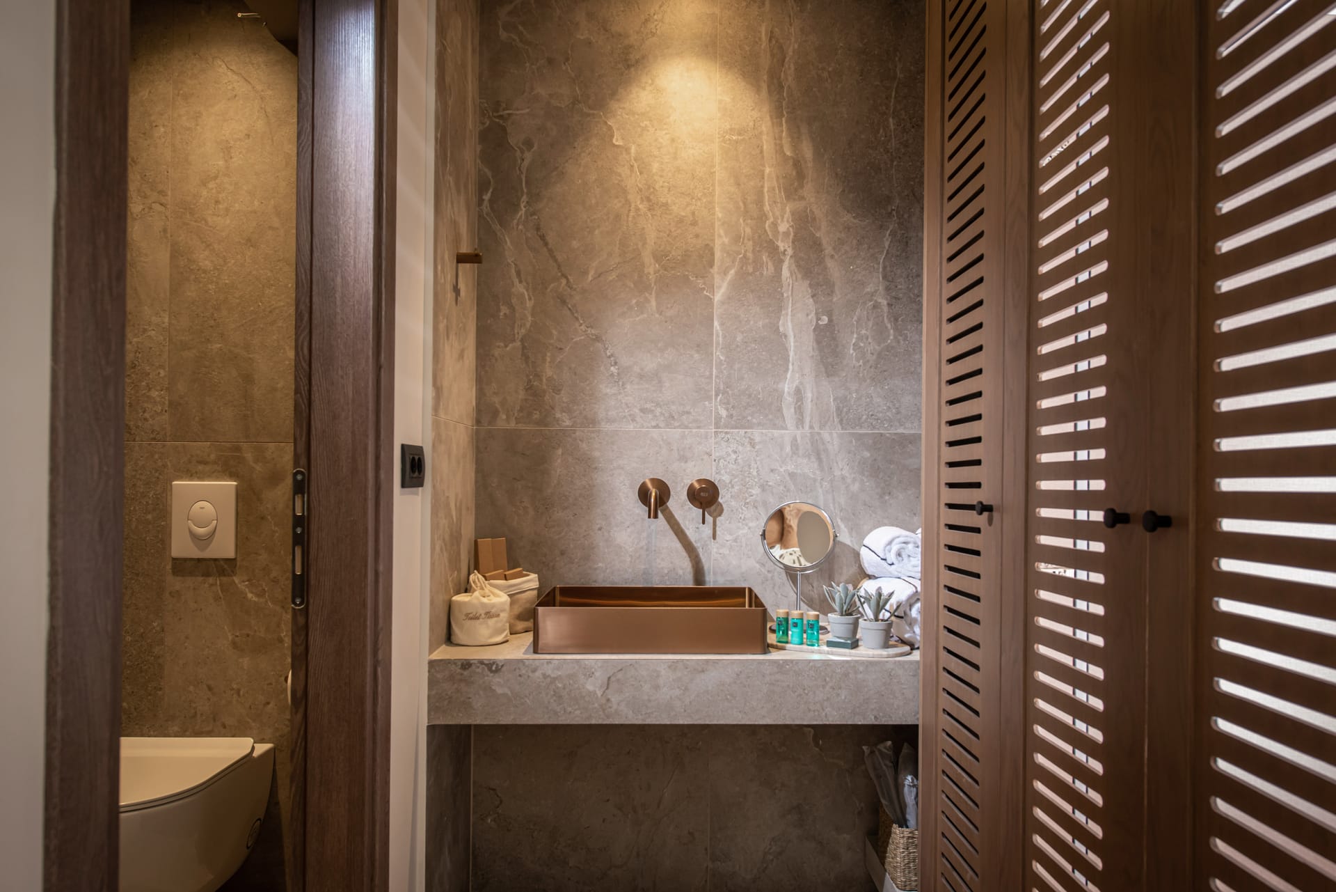 The River Suites, Agios Nikolaos, Grčka — Deluxe Suite with Jacuzzi