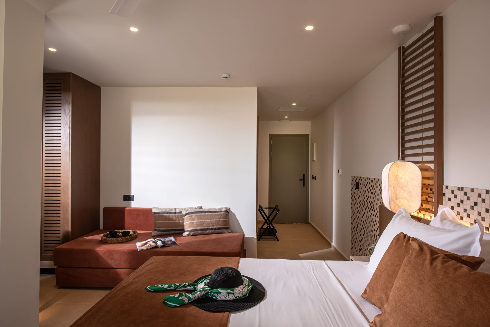 The River Suites, Agios Nikolaos, Grčka — Deluxe Suite with Jacuzzi