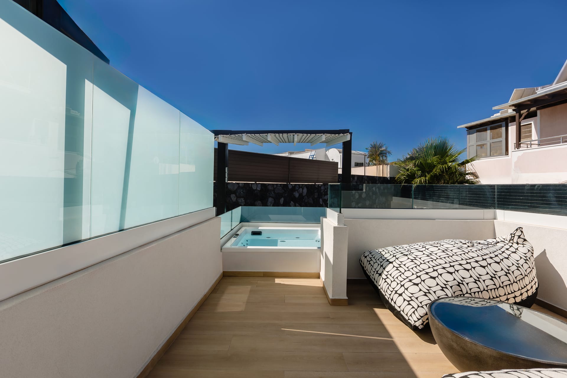 Santo Mangata Boutique Hotel Adults Only, Perisa, Grčka — Executive Suite with Outdoor Jetted Tub