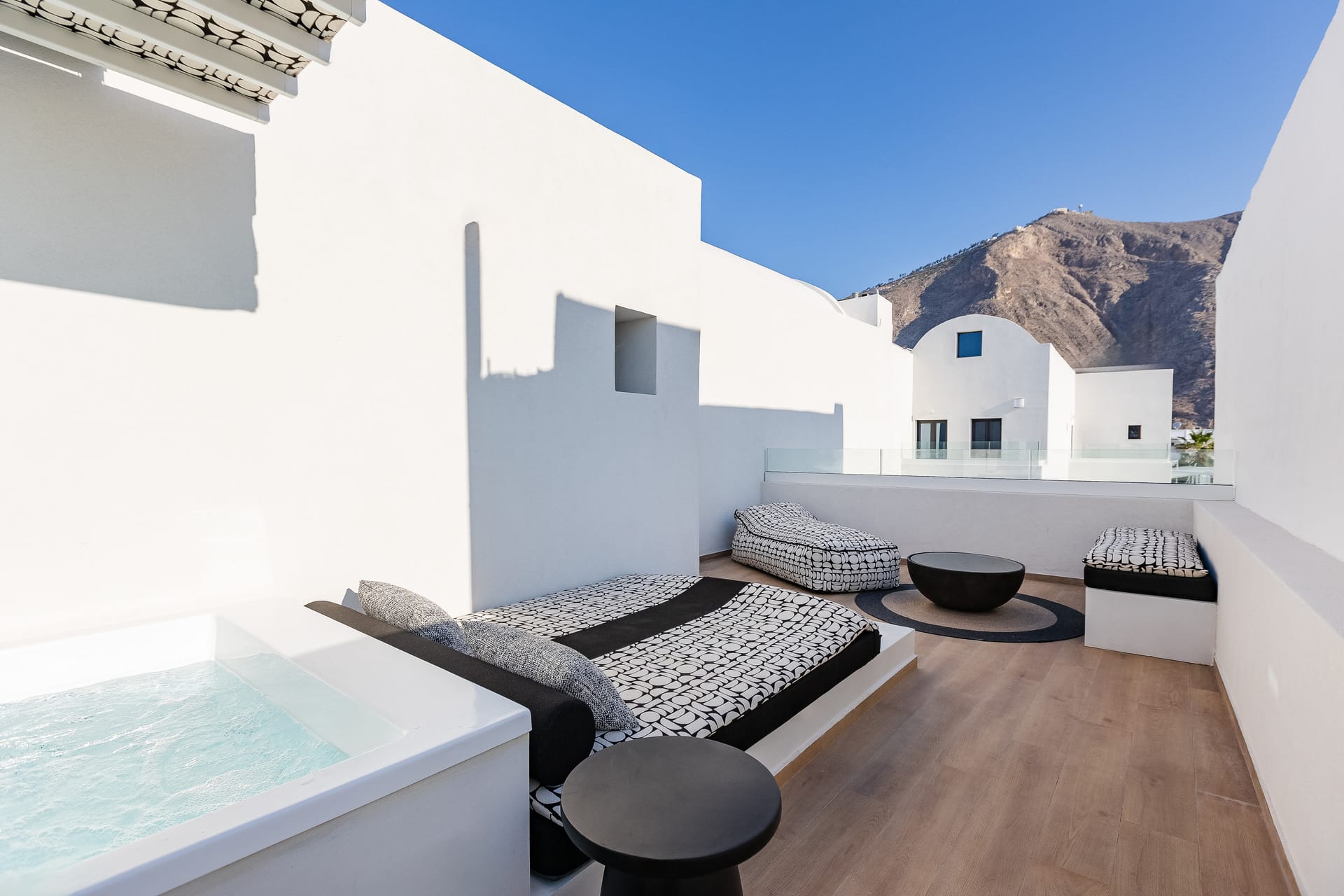 Santo Mangata Boutique Hotel Adults Only, Perisa, Grčka — Honeymoon Suite with Outdoor Jetted Tub