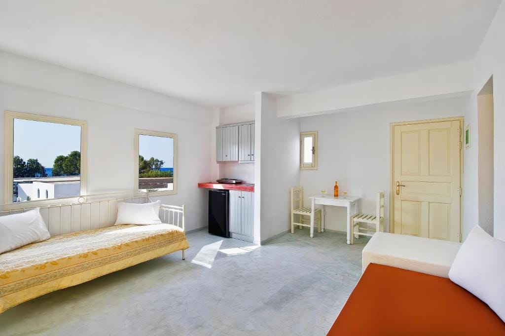 Sea View Bay Hotel Santorini, Perisa, Grčka — Grand Suite with Sea View