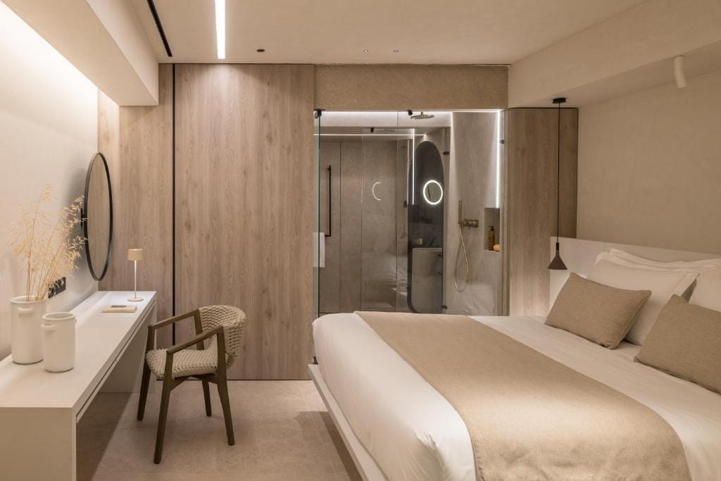 Signature Room with Outdoor Hot Tub & Panoramic Sea View