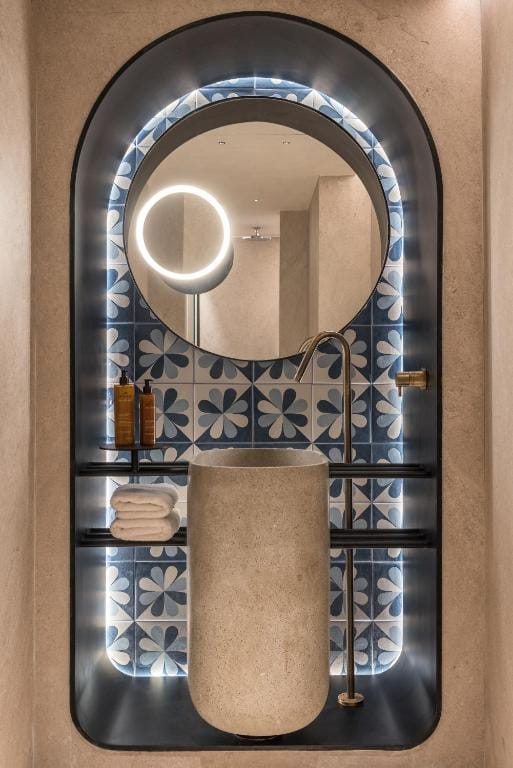 Signature Room with Outdoor Hot Tub & Panoramic Sea View