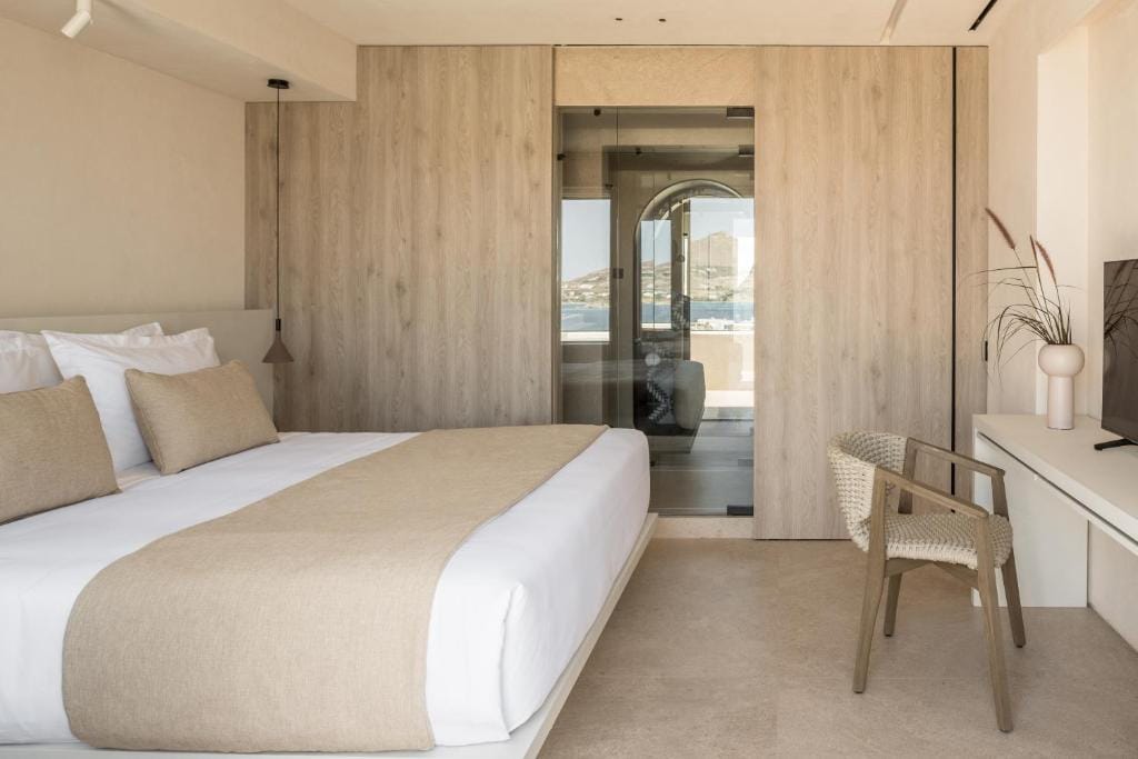 Signature Room with Outdoor Hot Tub & Panoramic Sea View