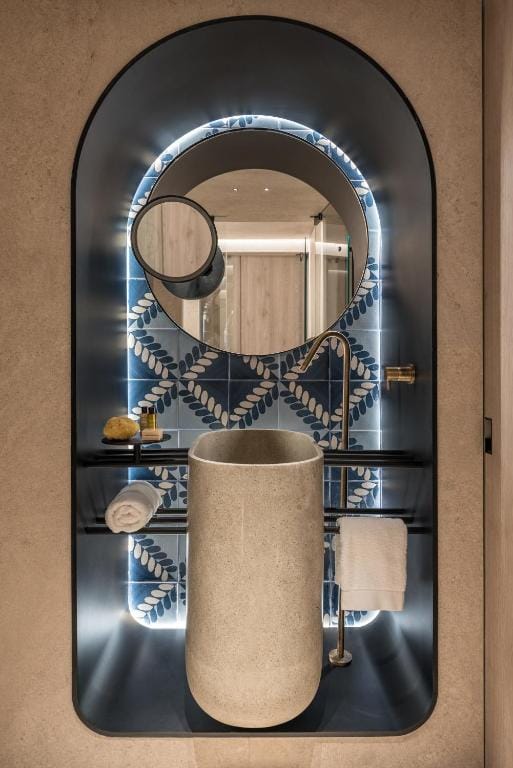 Signature Room with Outdoor Hot Tub & Panoramic Sea View