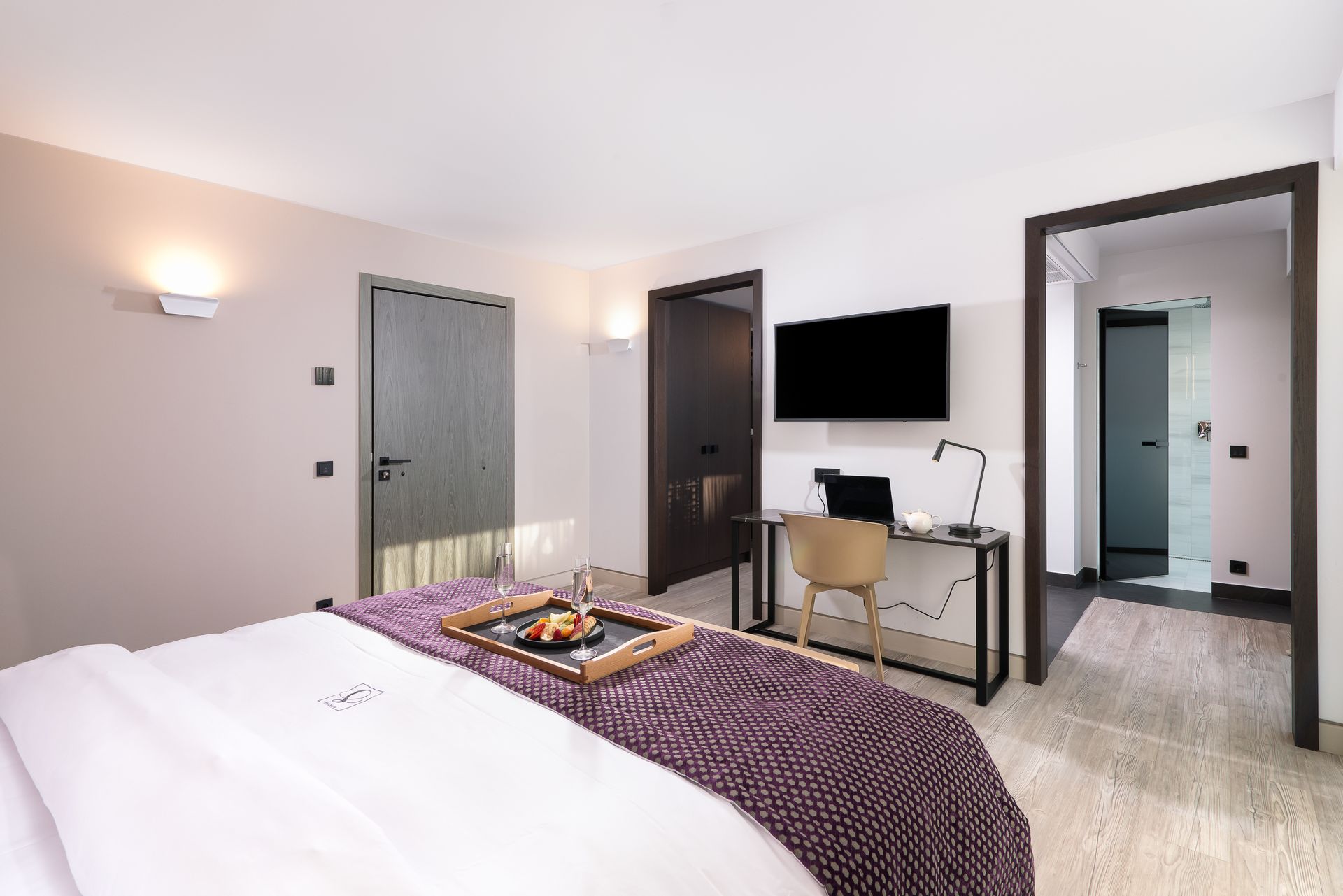 Deluxe King Room