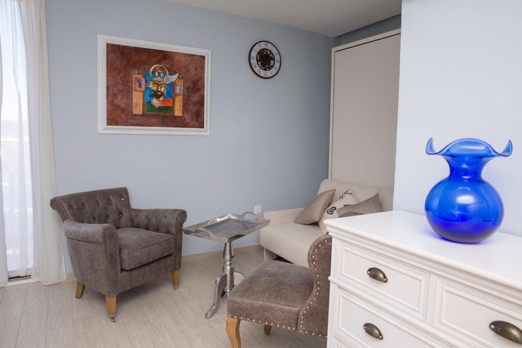 Junior Suite with Side Sea View