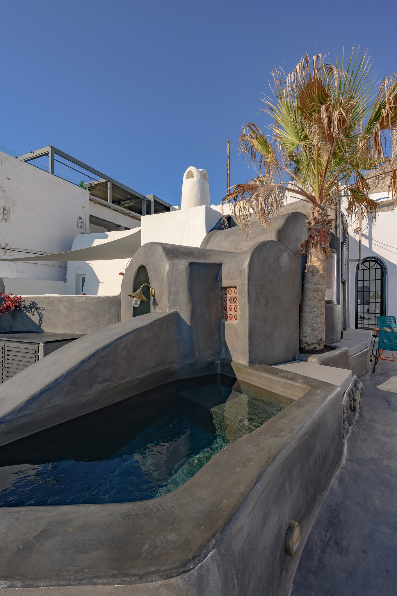 Helidonia Superior Suite with Outdoor Plunge Pool & Caldera View 4