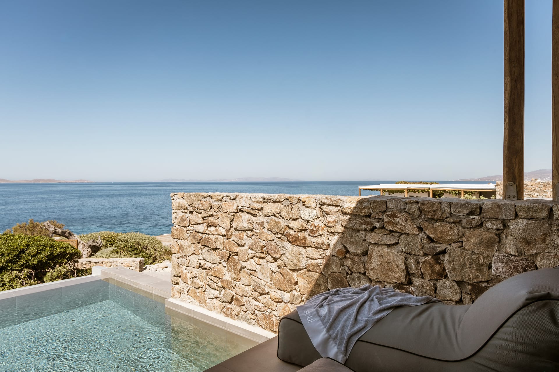 Executive Suite with Sea View and Heated Pool