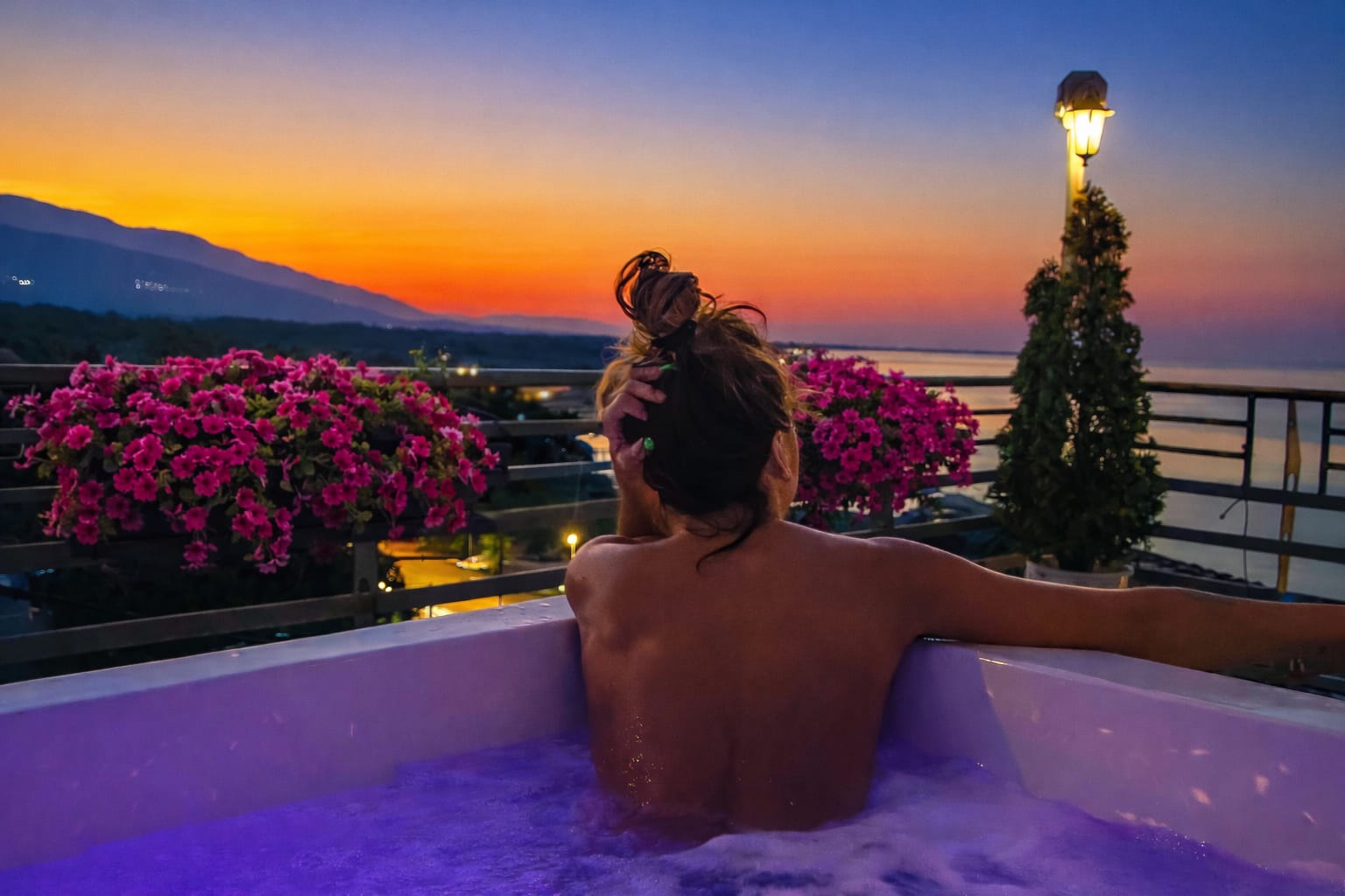 Horizon Suite with Private Rooftop Jacuzzi – Sea View
