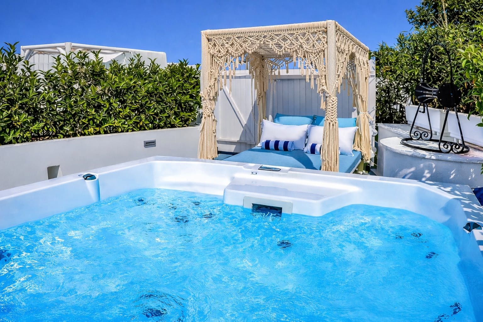 Panoramic Suite with Private Rooftop Jacuzzi – Sea View