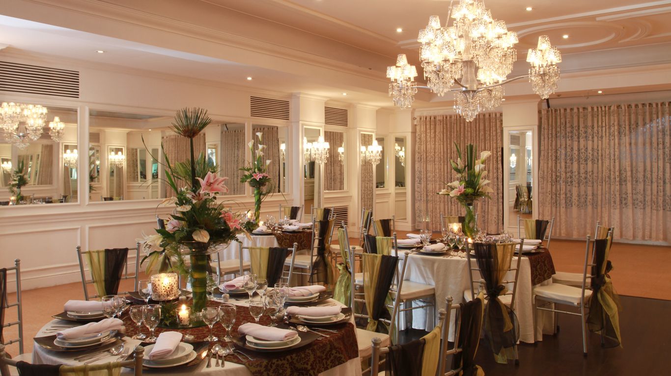 Sulo Riviera Book Online