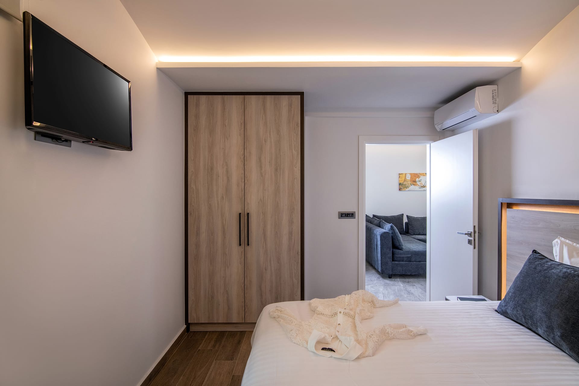 Deluxe One Bedroom Apartment with Jetted Tub