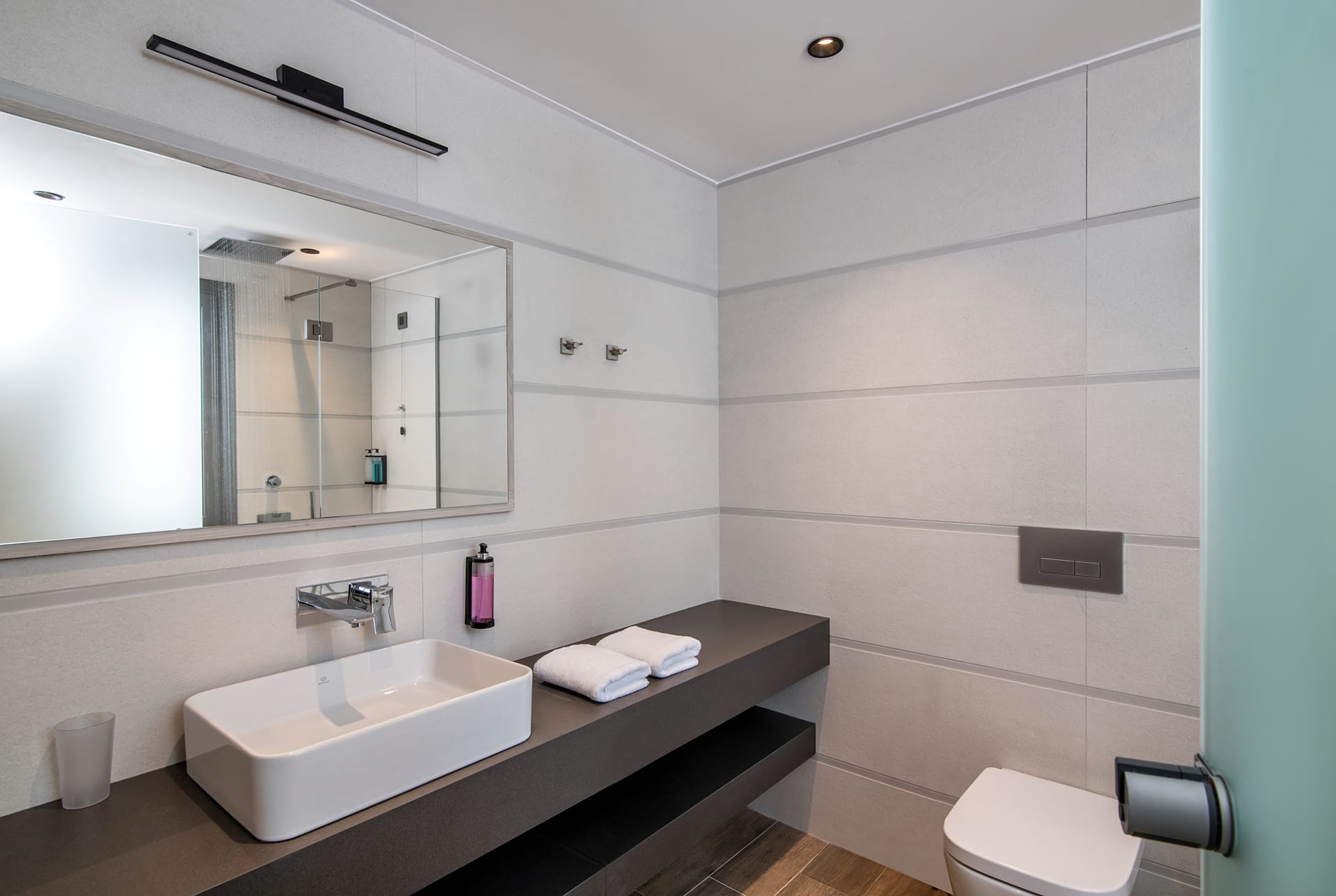 Deluxe One Bedroom Apartment with Jetted Tub