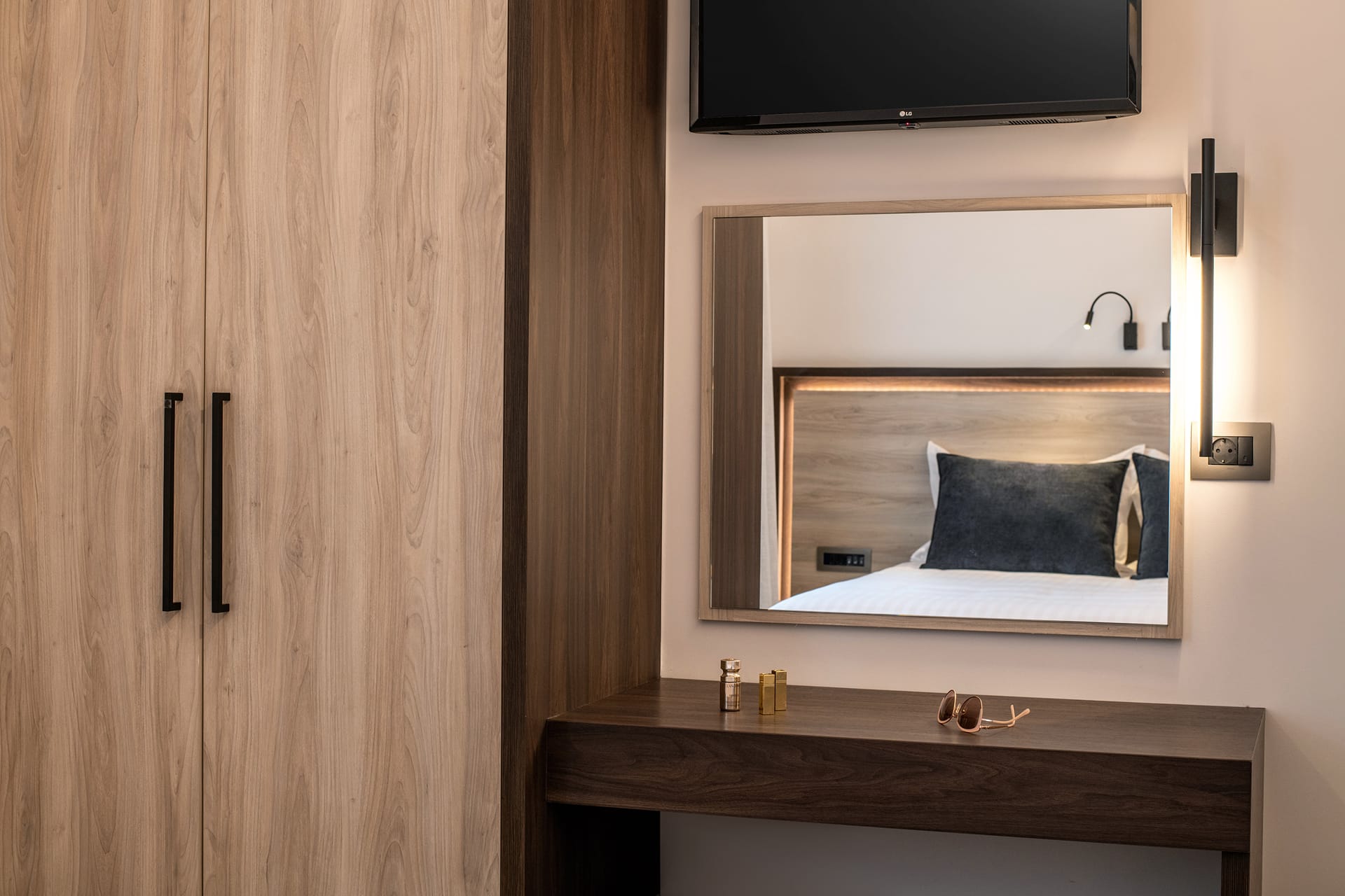 Deluxe One Bedroom Apartment