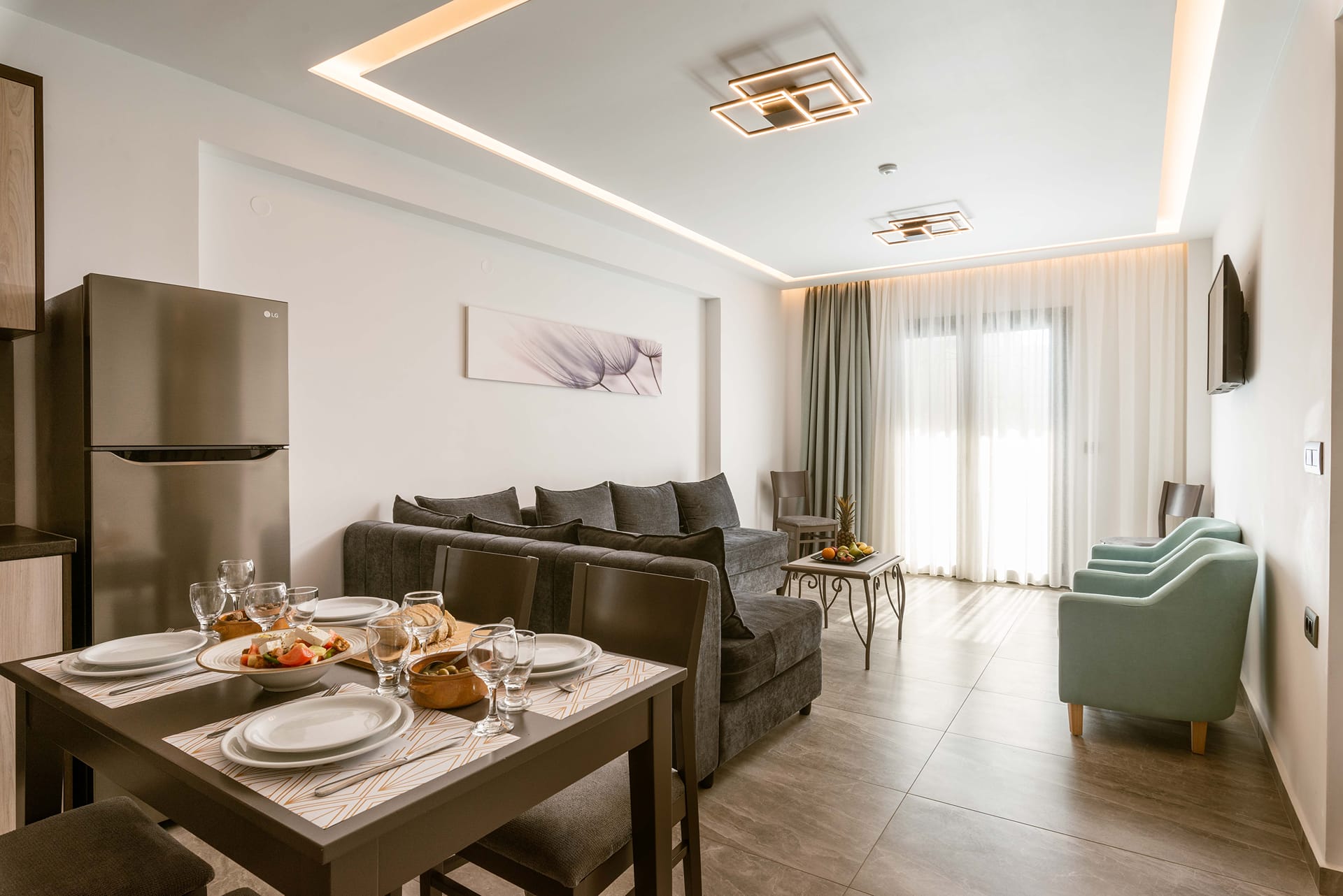 Deluxe Two Bedroom Apartment with Jetted Tub
