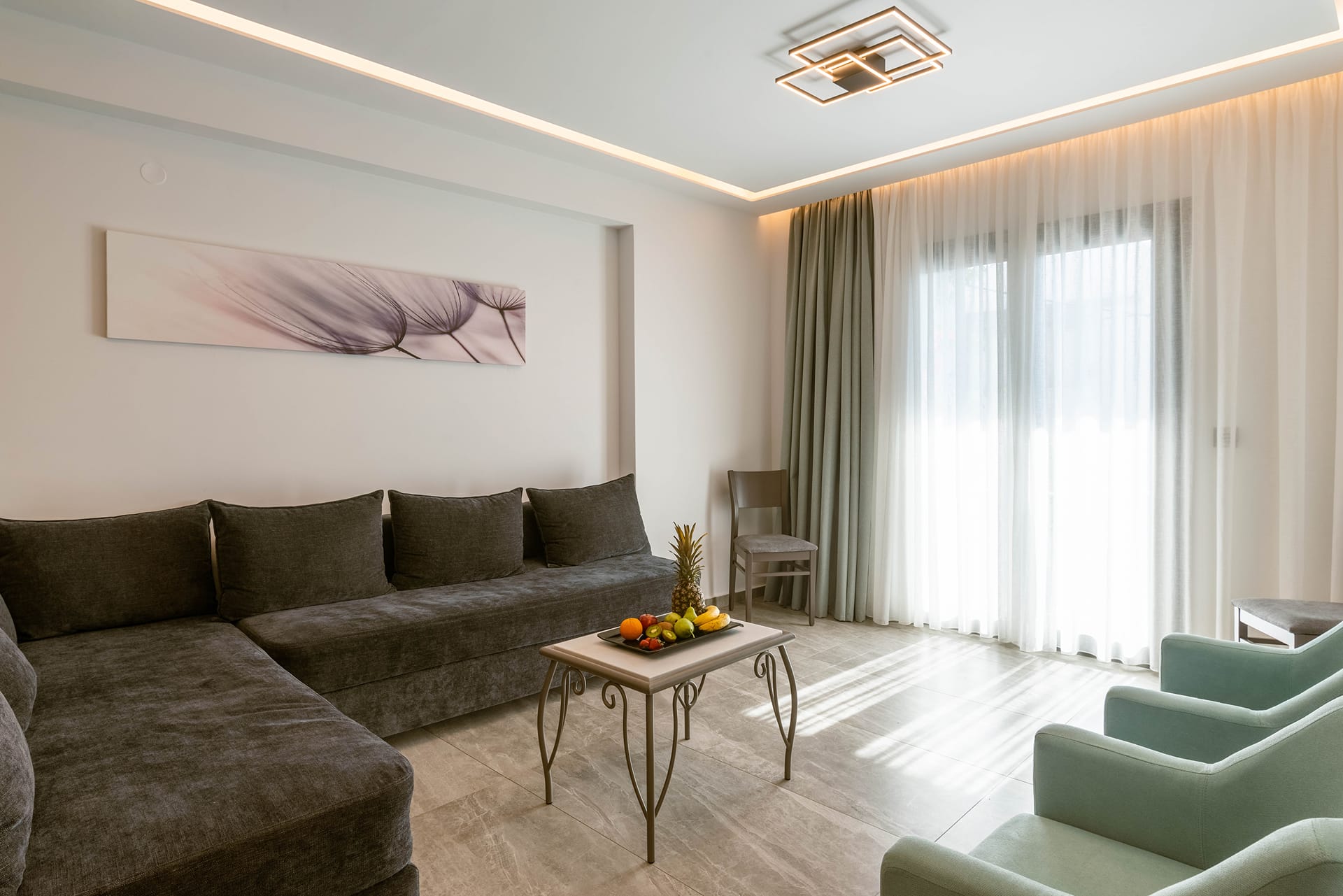 Deluxe Two Bedroom Apartment with Jetted Tub