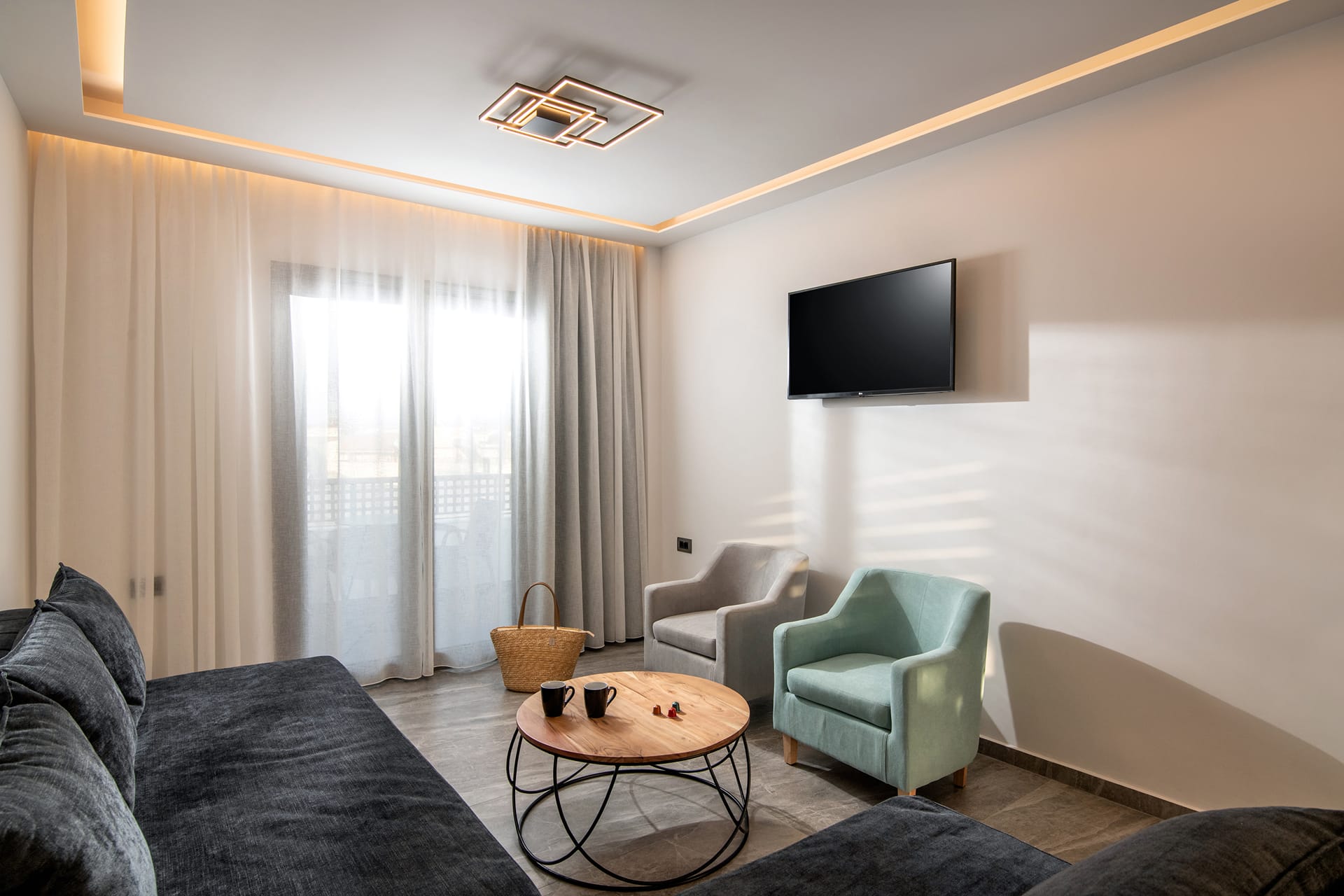 Deluxe Two Bedroom Apartment with Jetted Tub