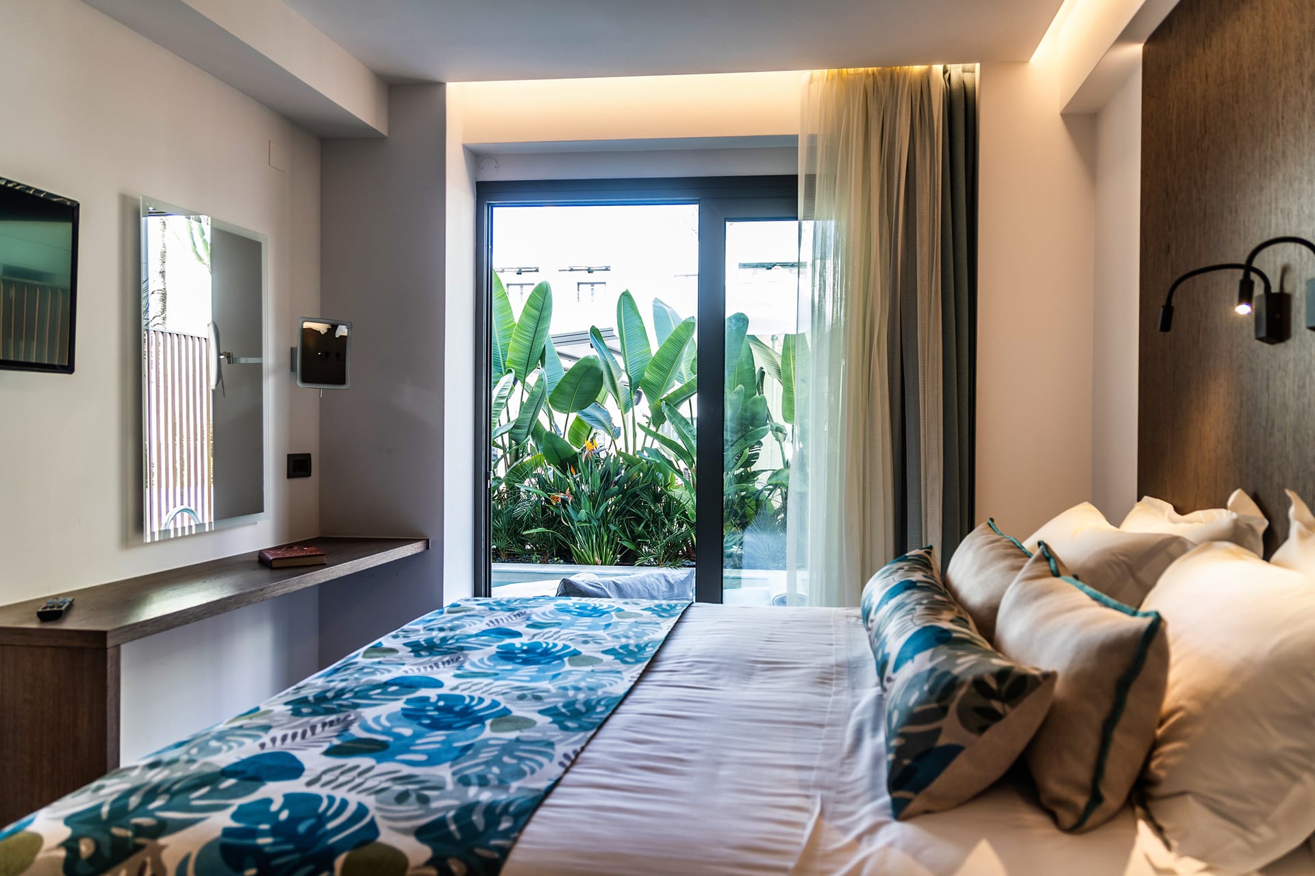 Deluxe One Bedroom Apartment with Private Pool
