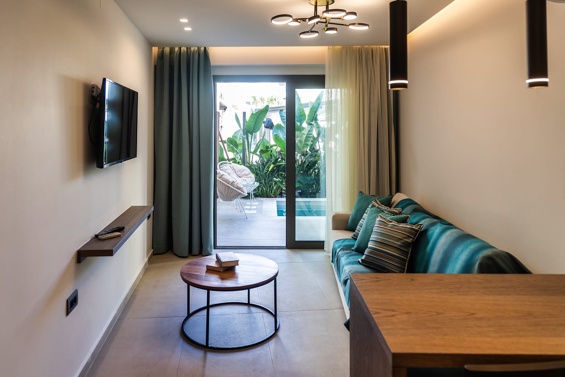 Deluxe One Bedroom Apartment with Private Pool