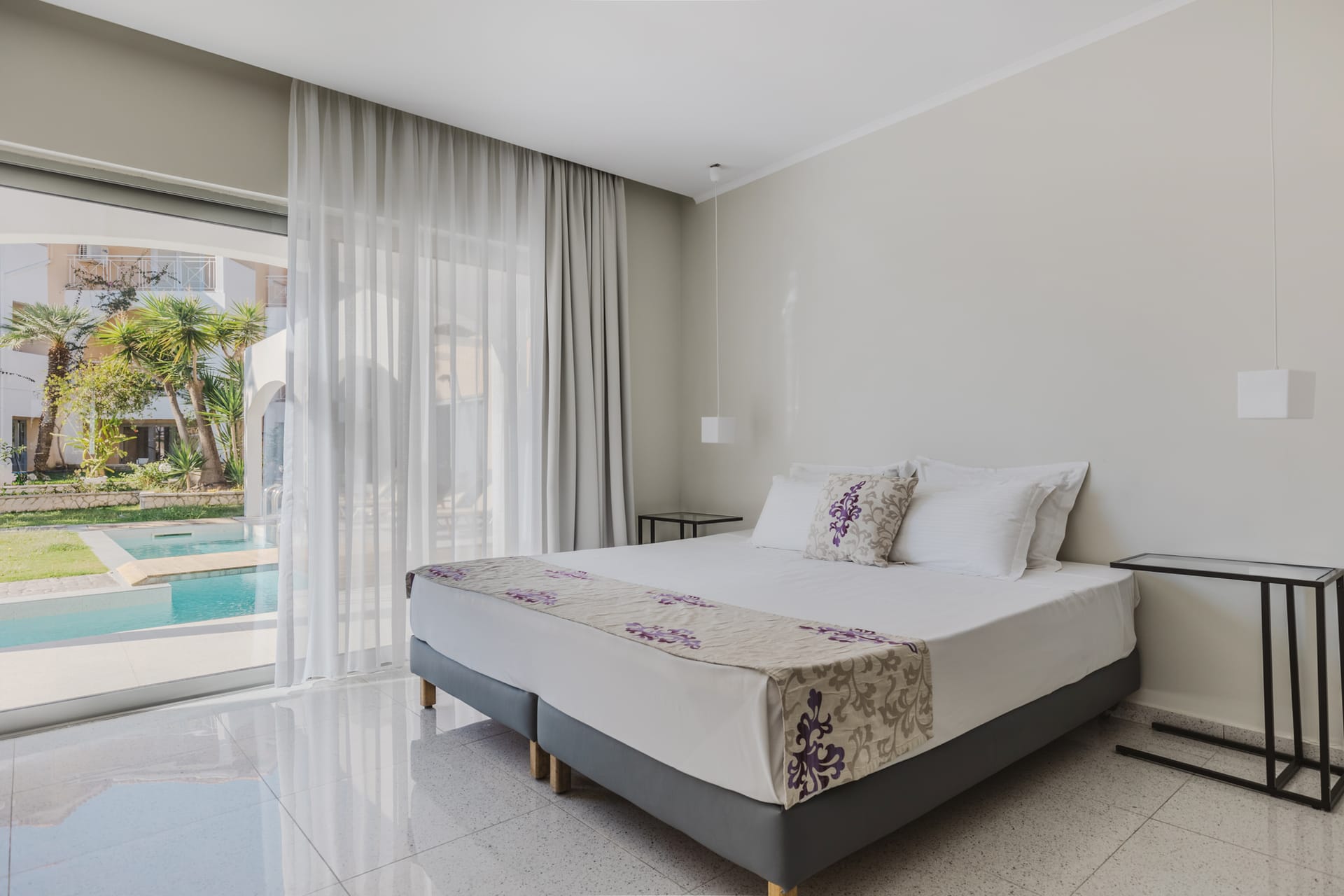 Superior Open Plan Suite with Shared Pool