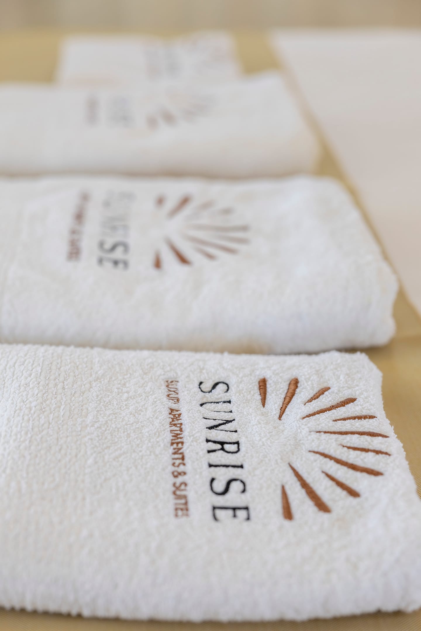 Sunrise Luxury Apartments & Suites, Soros Beah, Grčka — Boukamvilia Apartment