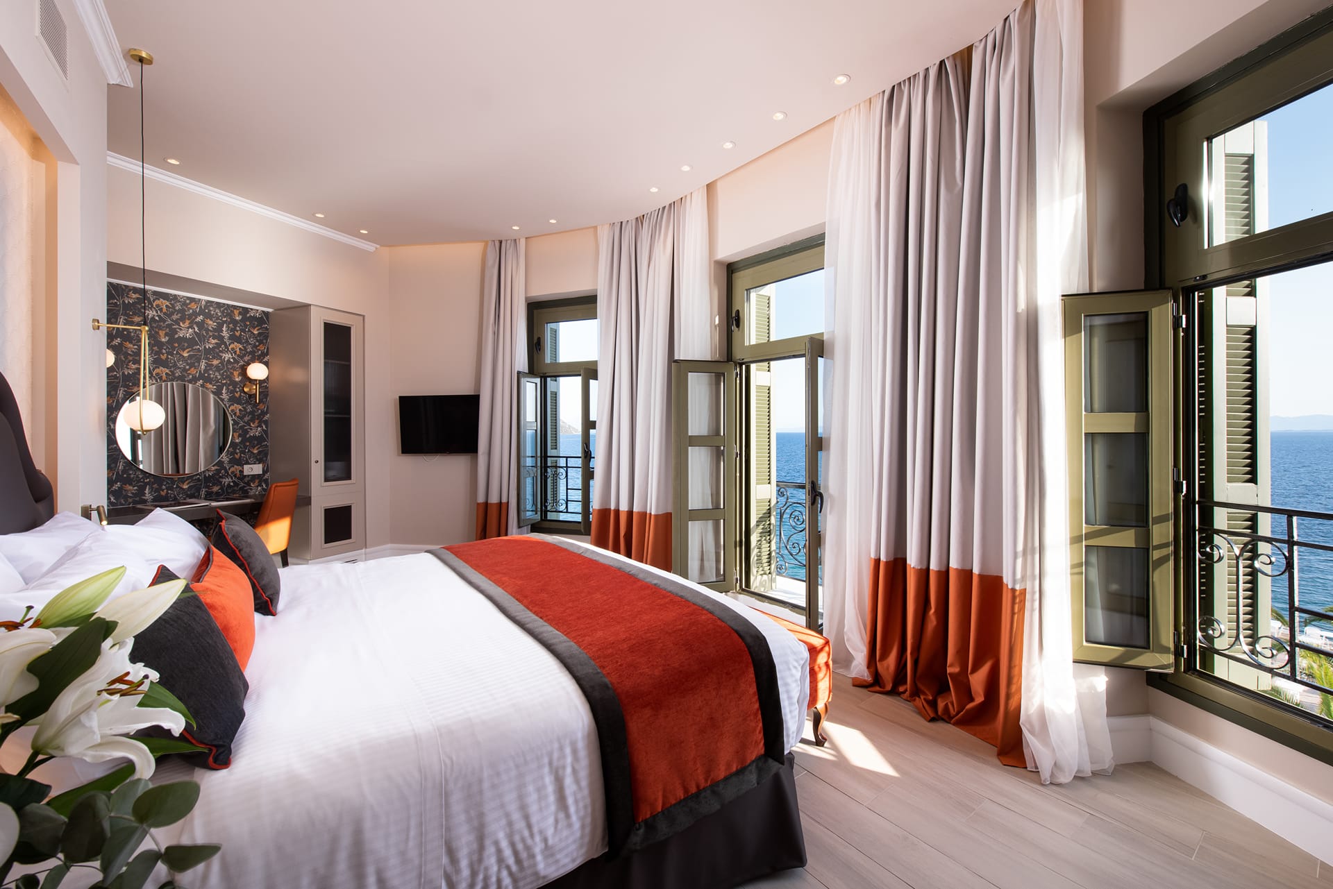 1 King Bed -Sea View -Executive Suite