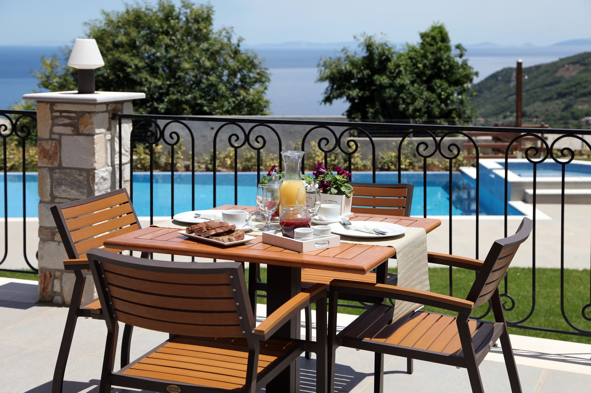 Honeymoon Sea View Suite with Jacuzzi