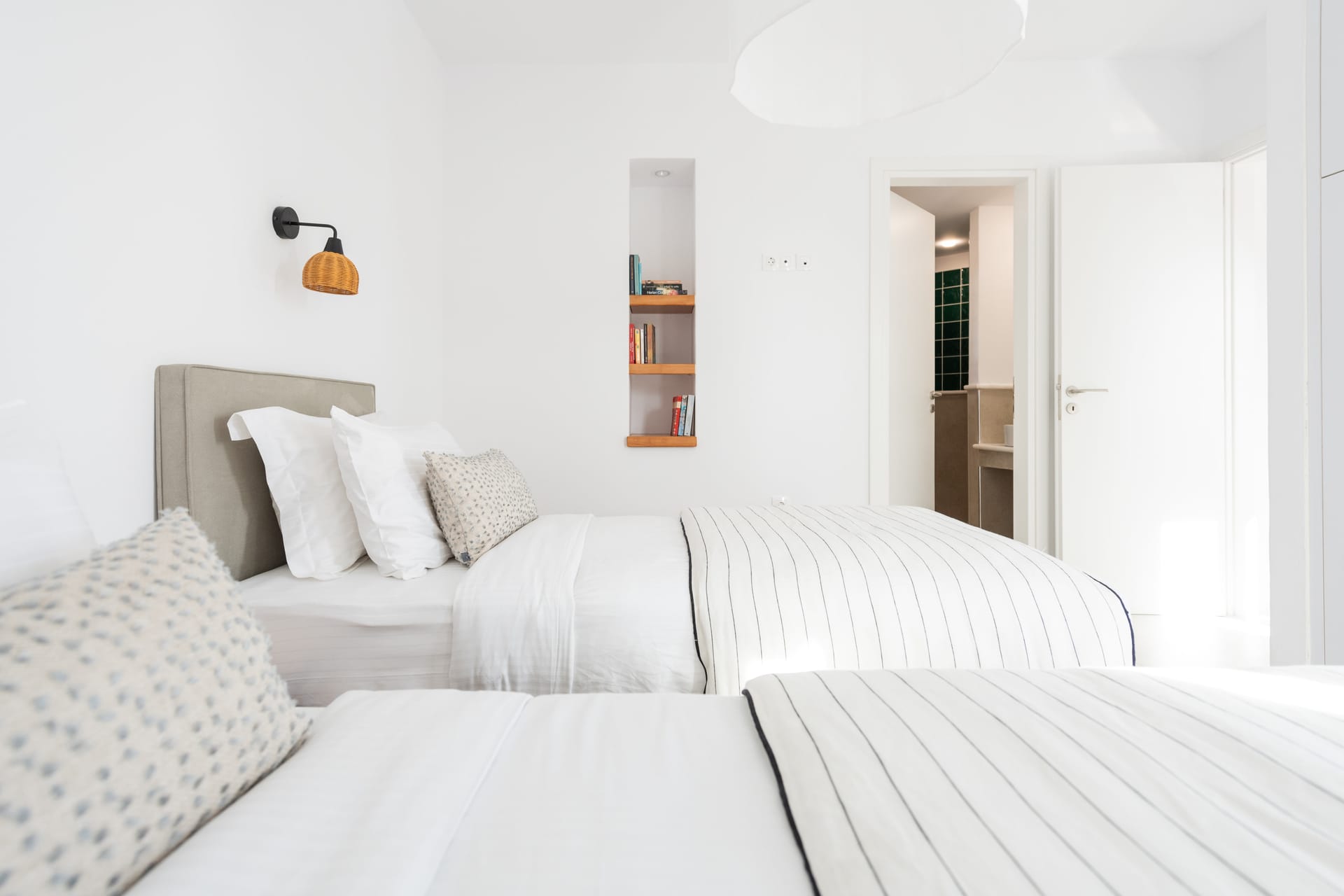 Comfort Two-Bedroom Upper Floor Apartment with Sea View