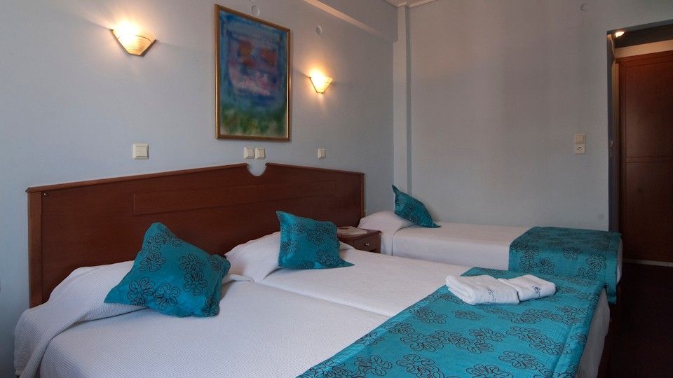 Double room with extra bed (3 Adults)