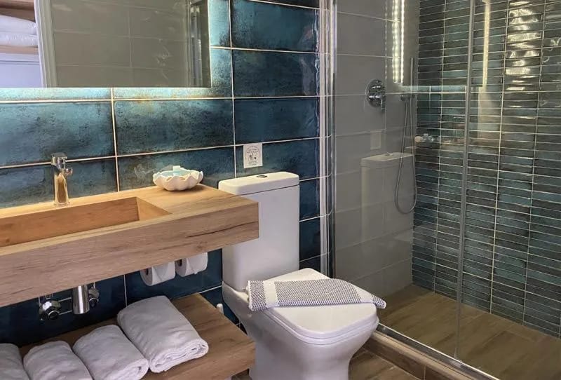 Deluxe Triple with Side Sea View