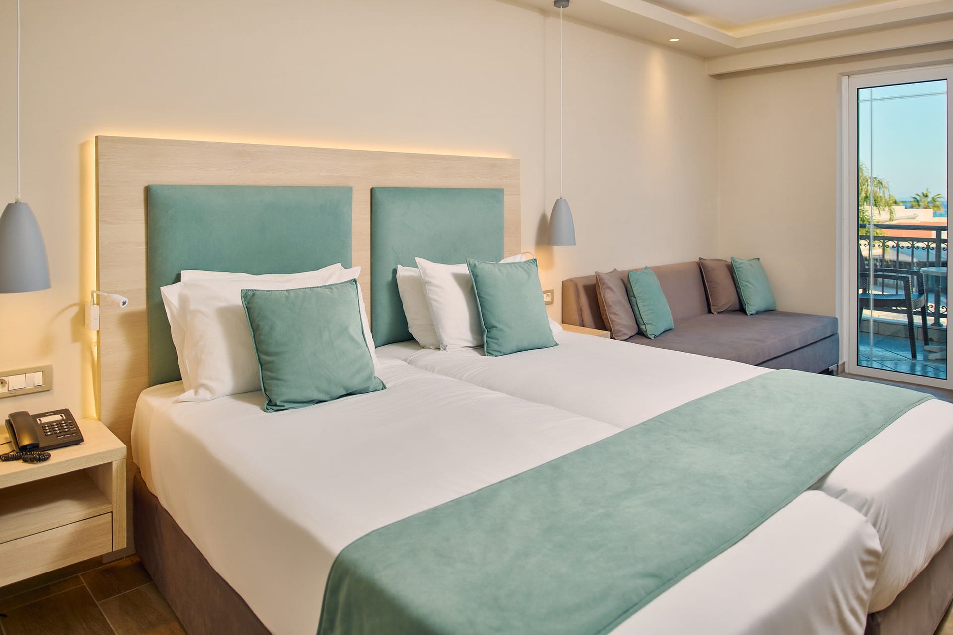 Comfort Room with Pool View - 30m²