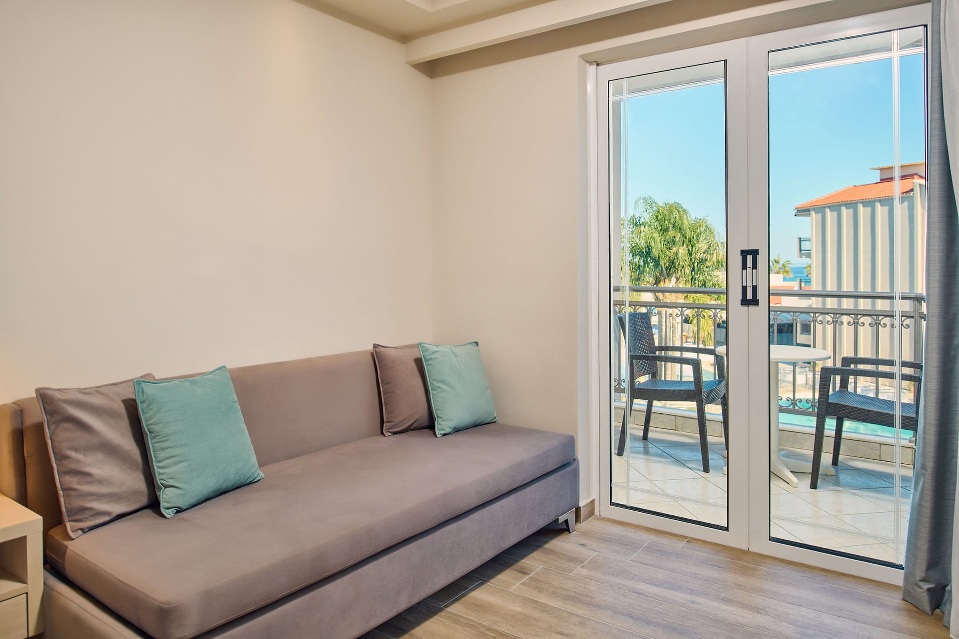 Comfort Room with Pool View - 30m²